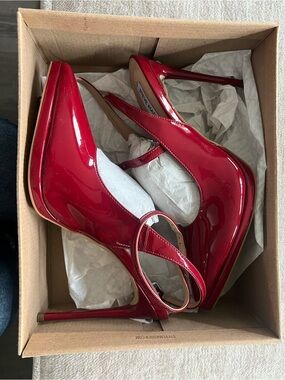 Steve Madden ZAYLA Red Patent - Size 10